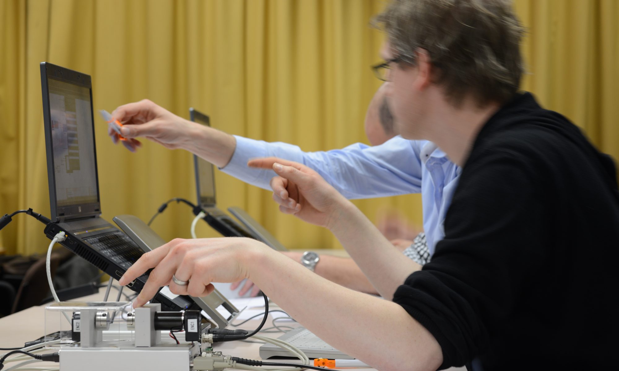 motion control tuning interview met trainer en studenten