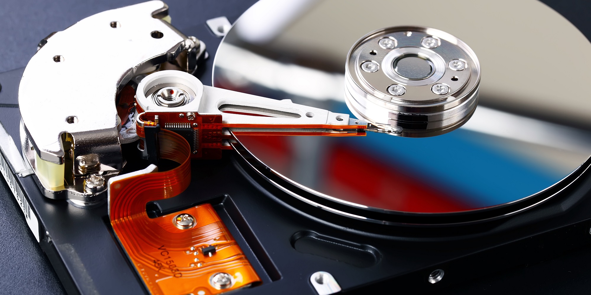 Обзор hdd. Физический жесткий диск. Оснастка для жесткого диска. Жесткий диск от ПК. Красивые иллюстрации жёсткого диска.